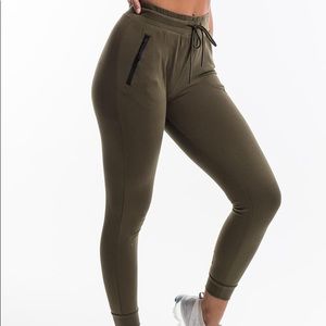 ECHT Ladies Tapered Joggers V2- olive colored